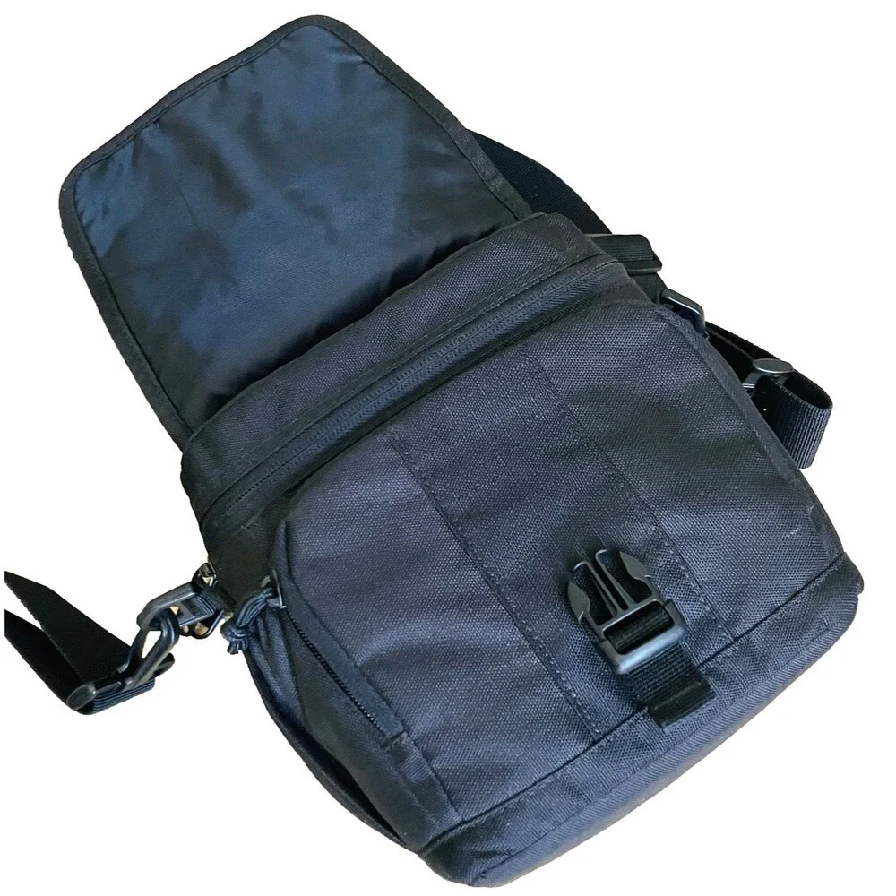 Lowepro Camera Case Adventura 140 Ripstop 8 x 8 in Small Black Padded Strap